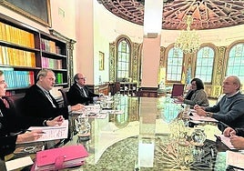 Reunión de Fedavica, CC OO y UGT, con el Defensor del Pueblo, ayer en Madrid.