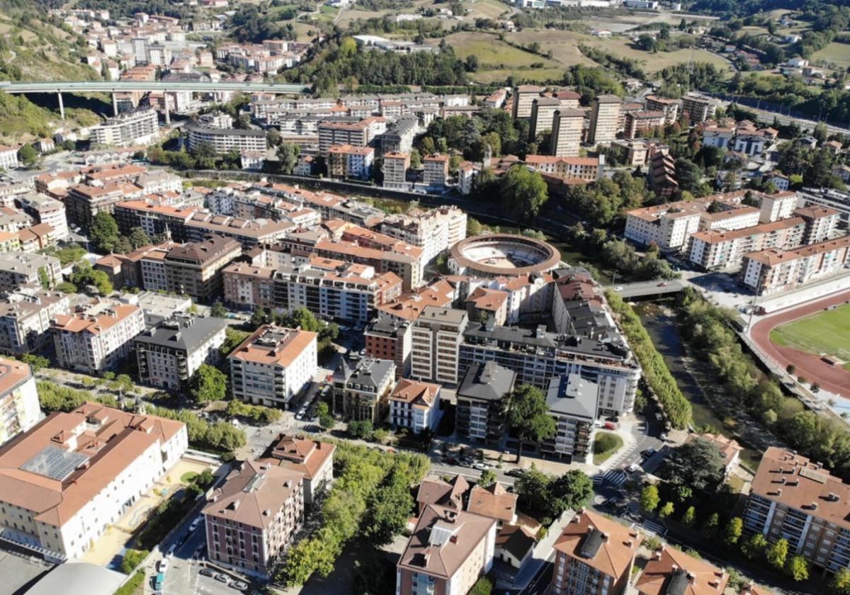 La infografía recoge cómo está planteada la edificación de la nueva vivienda junto al hotel Oria.