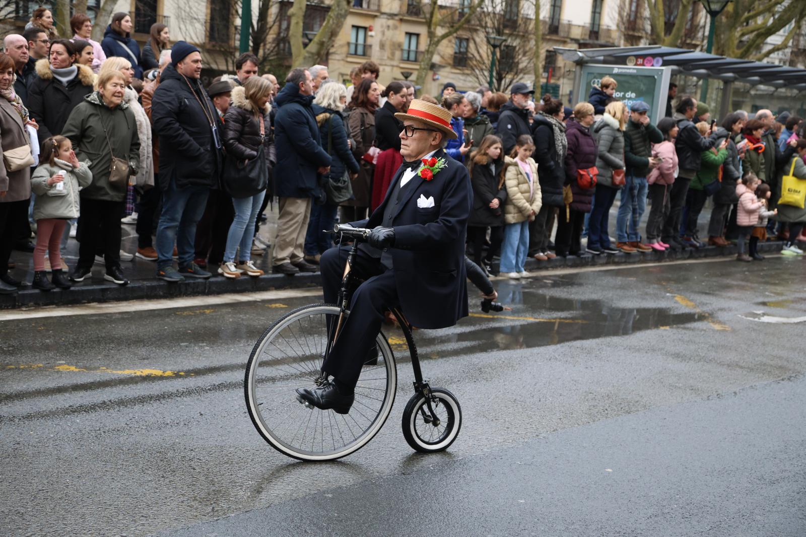 Inudeak eta Artzainak recorren la Parte Vieja