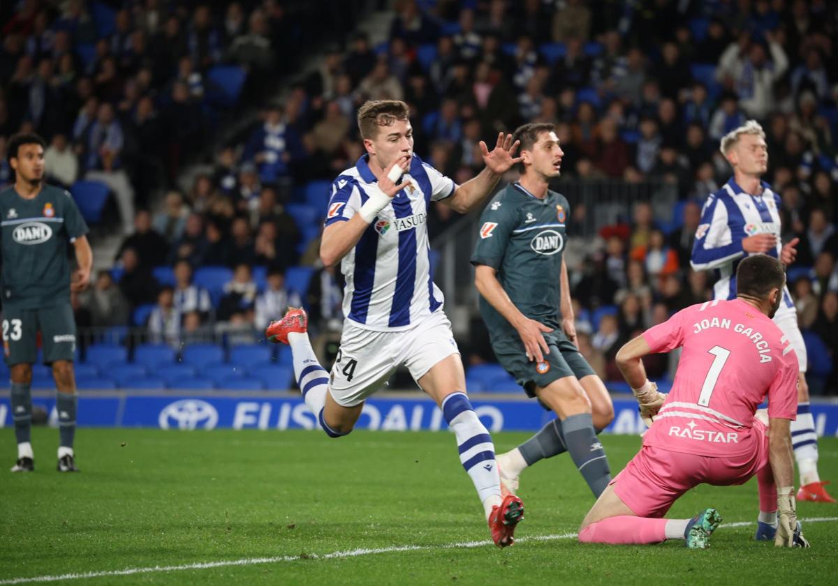 Luka Sucic se lamenta por la ocasión fallada.