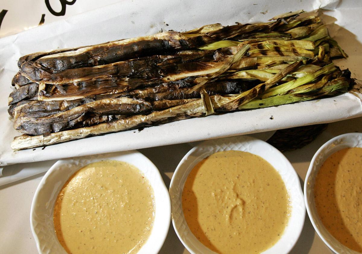 Calçots, origen, historia y cómo comerlos