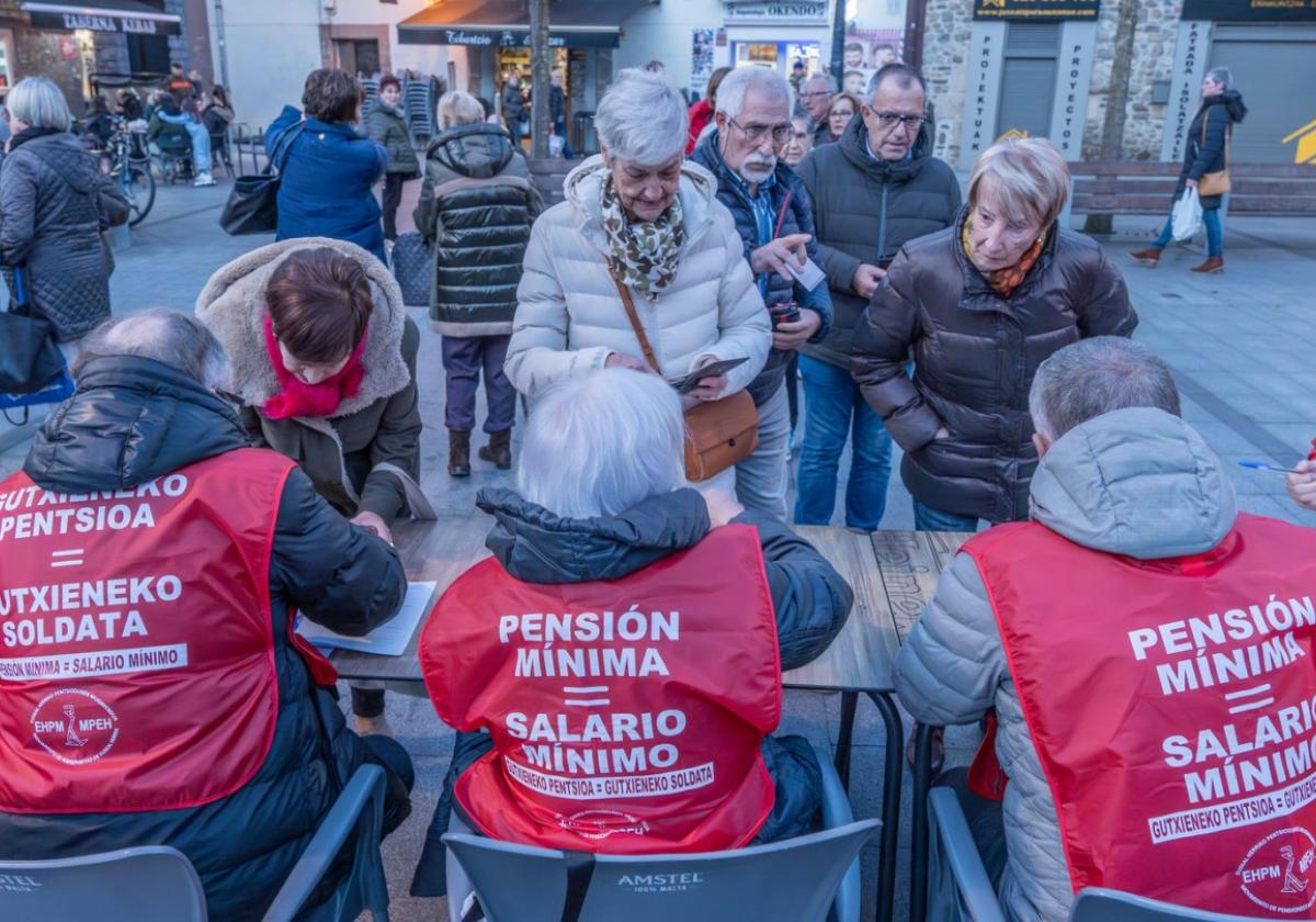 Más de 700 firmas a favor de las pensiones