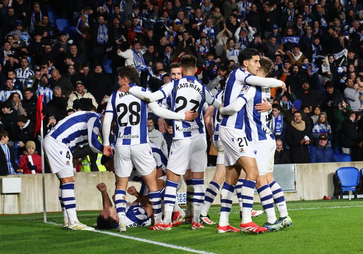 Los jugadores de la Real celebran un gol en el partido de Copa ante el Osasuna en el Reale Arena el pasado jueves.