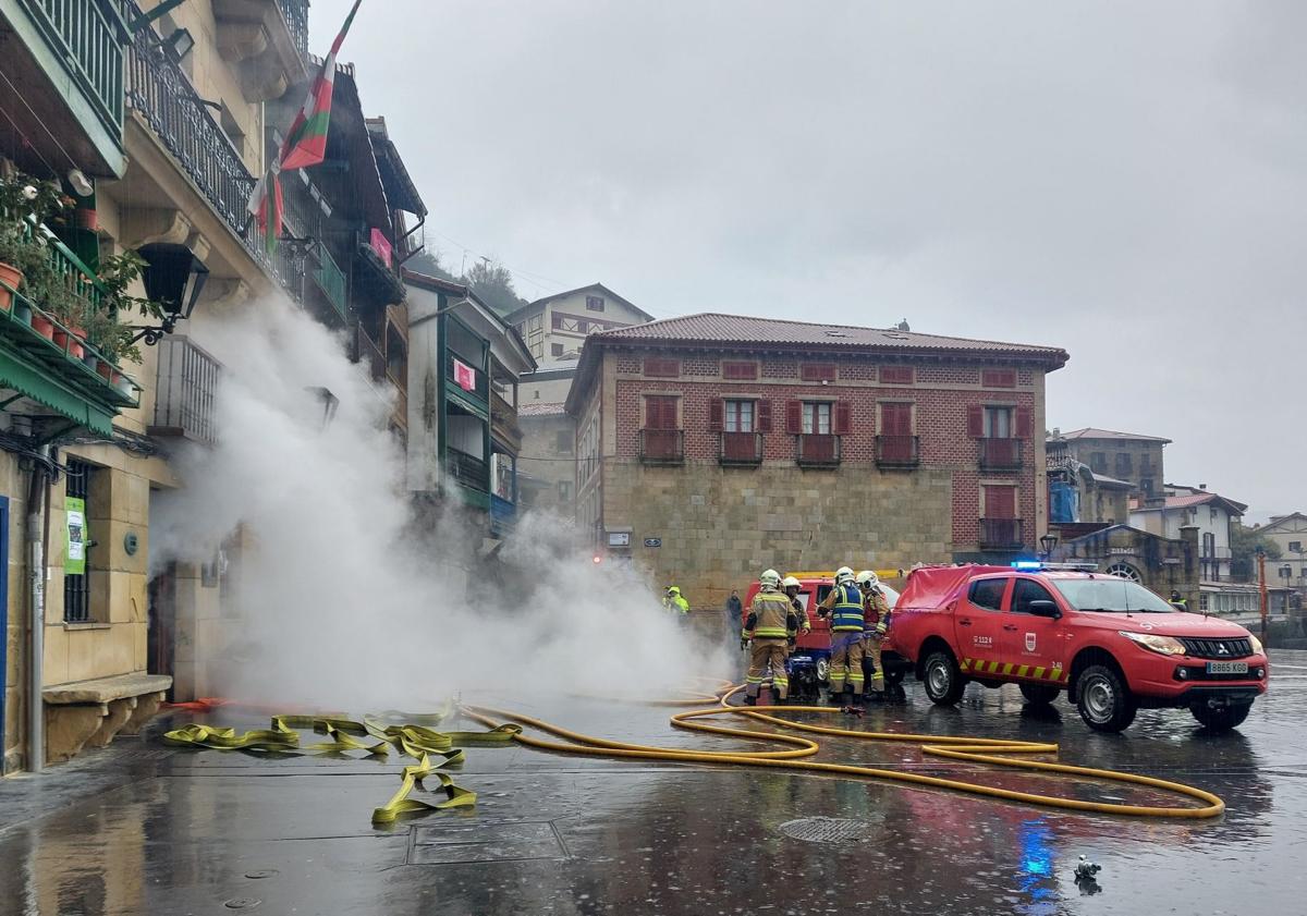 Imagen principal - Simulacro de incendio en Pasaia: «¡Hay fuego en San Juan!»