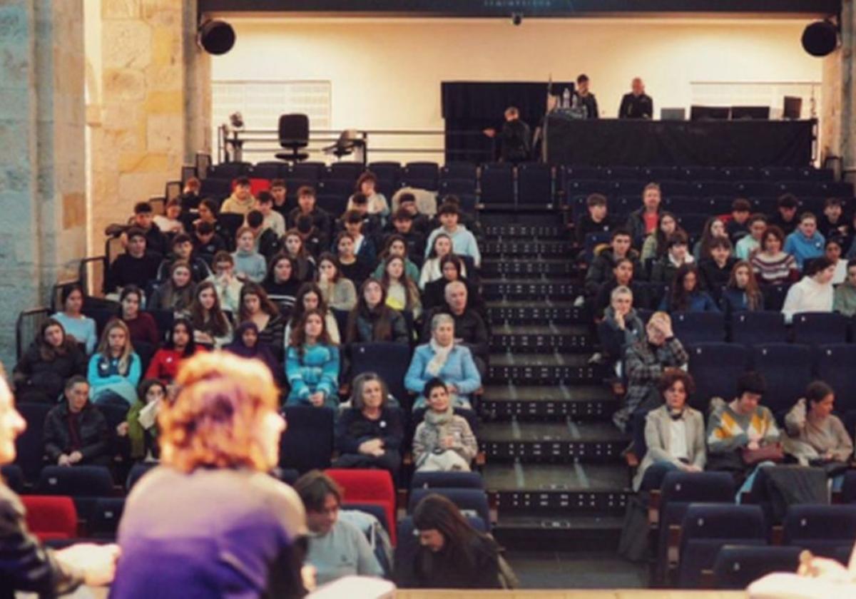 Ingenieras y estudiantes en Emakumeak Zientzian