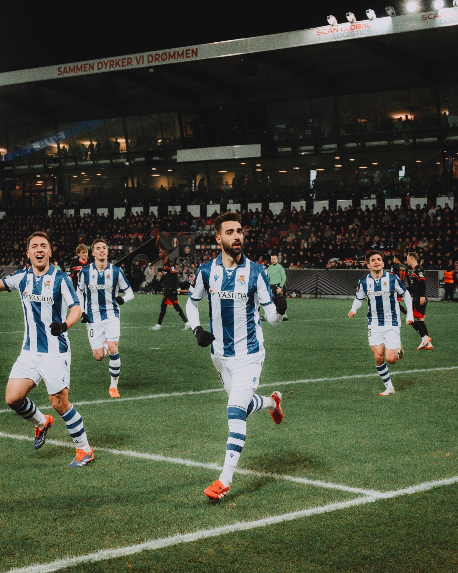 Brais celebra el primer gol.