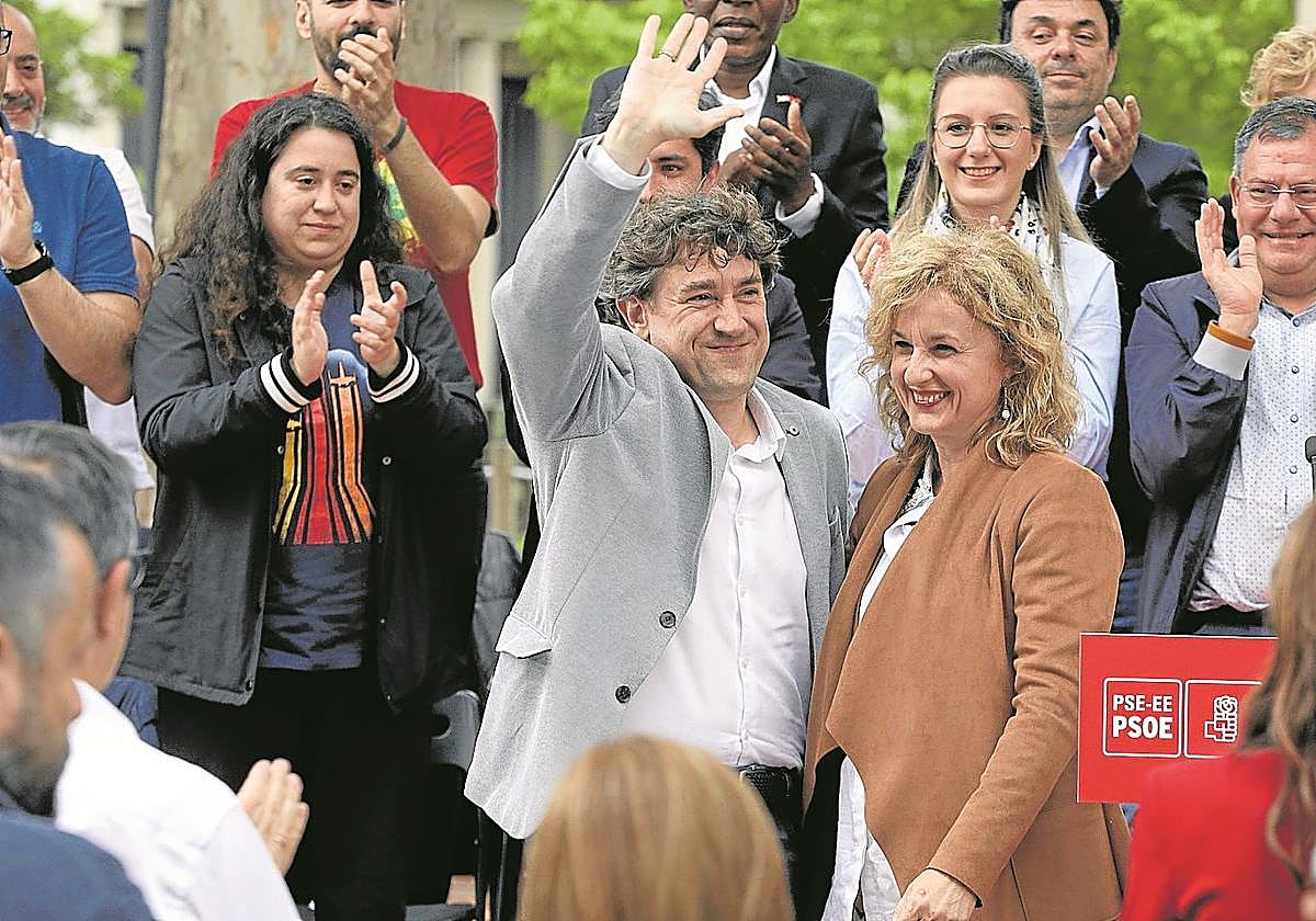 Eneko Andueza y Cristina González, en un acto de la campaña electoral de mayo de 2023.