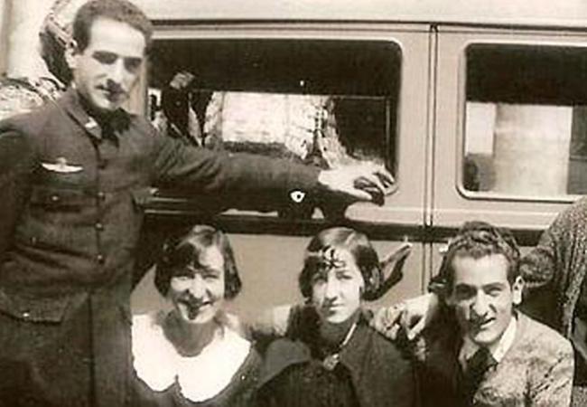 Félix Urtubi, de uniforme, junto a sus hermanas Mª Josefa, Mª Luisa y Mª del Carmen, y su hermano José.