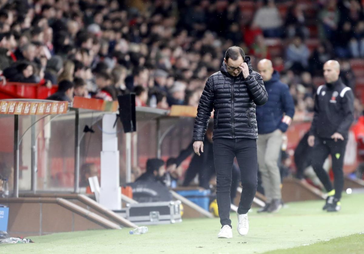 Joseba Etxeberria durante el partido del pasado sábado, que terminó en tablas 0-0, contra el Sporting de Gijón en El Molinón.