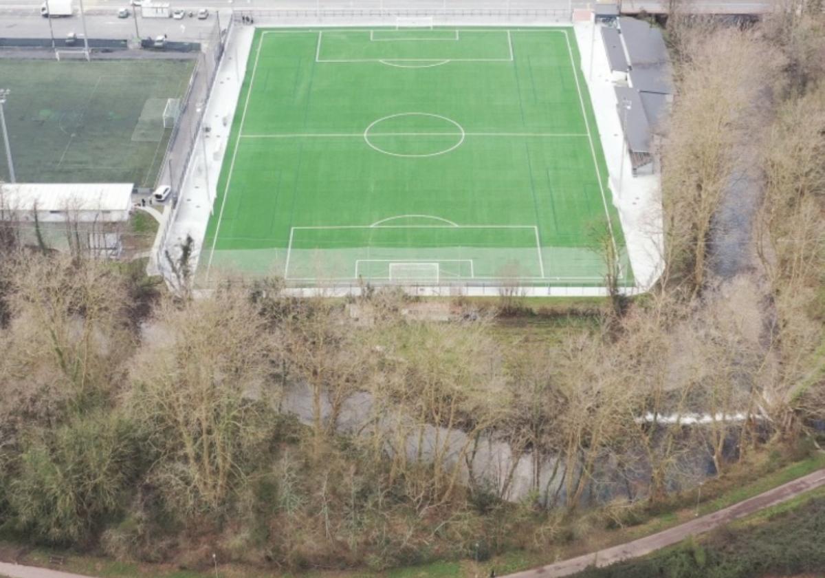 Vista aérea del campo de fútbol de Karla Lekuona.