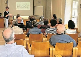 Olaia Arana en una de las charla impartidas anteriormente en el Foro +65.