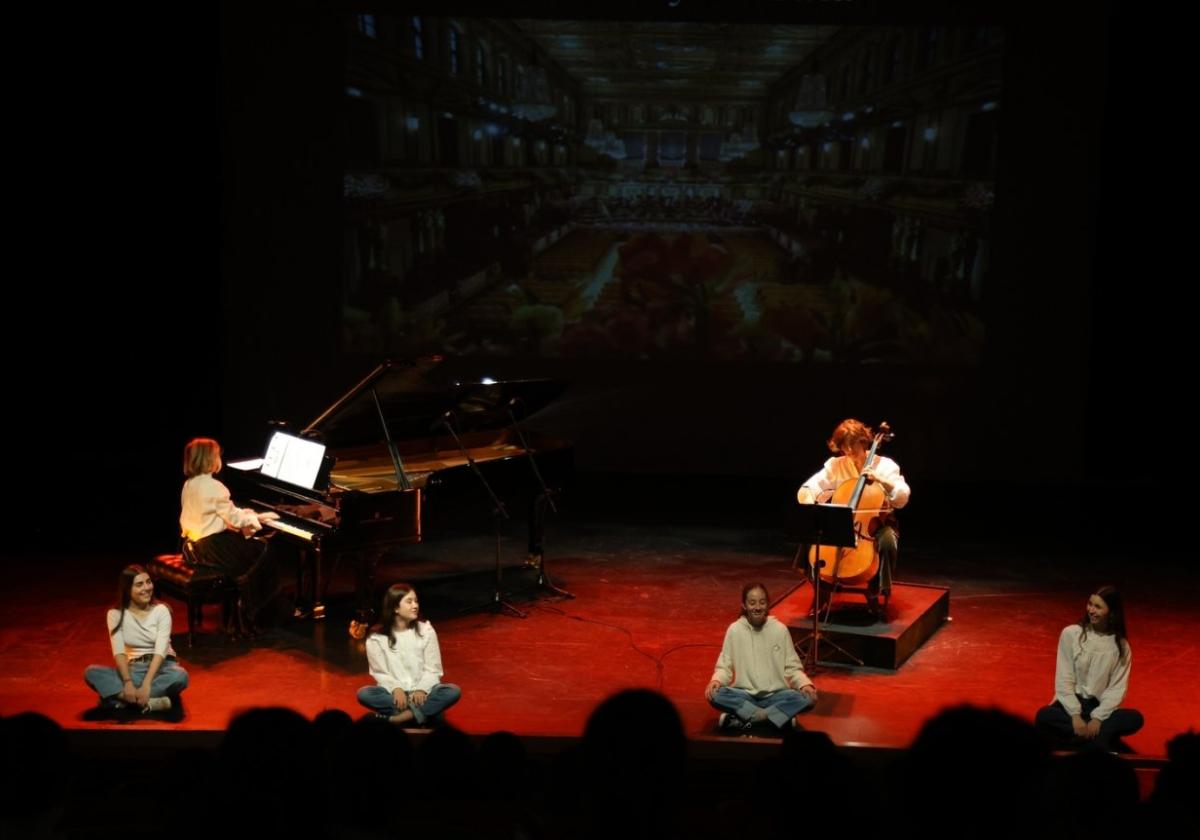 Esther Barandiaran y Amaia García abrieron el viernes en el Centro Cultural Amaia el Ciclo de Conciertos Pedagógicos de 2025.