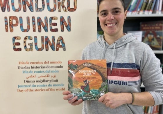 Cris Jacas con el cuento que presentará el miércoles.