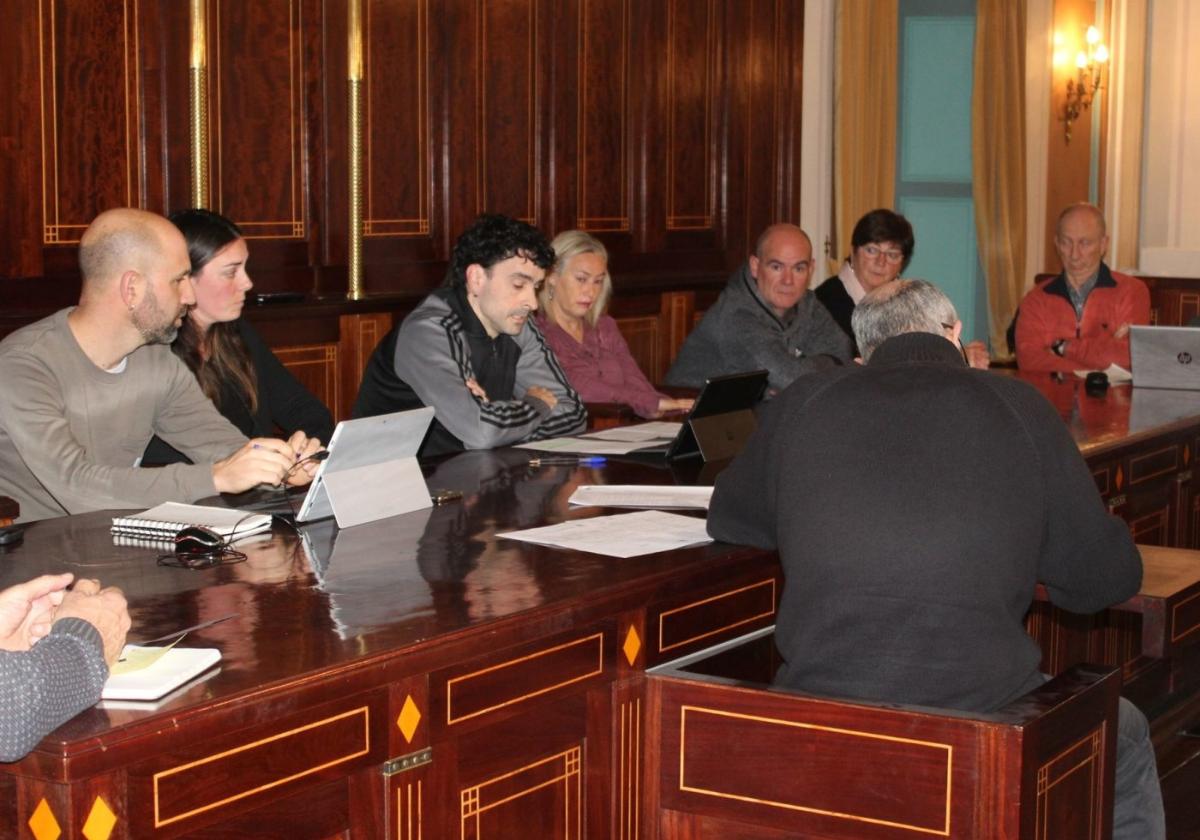 La Corporación Municipal durante la sesión plenaria en la que se aprobaron los presupuestos 2025.