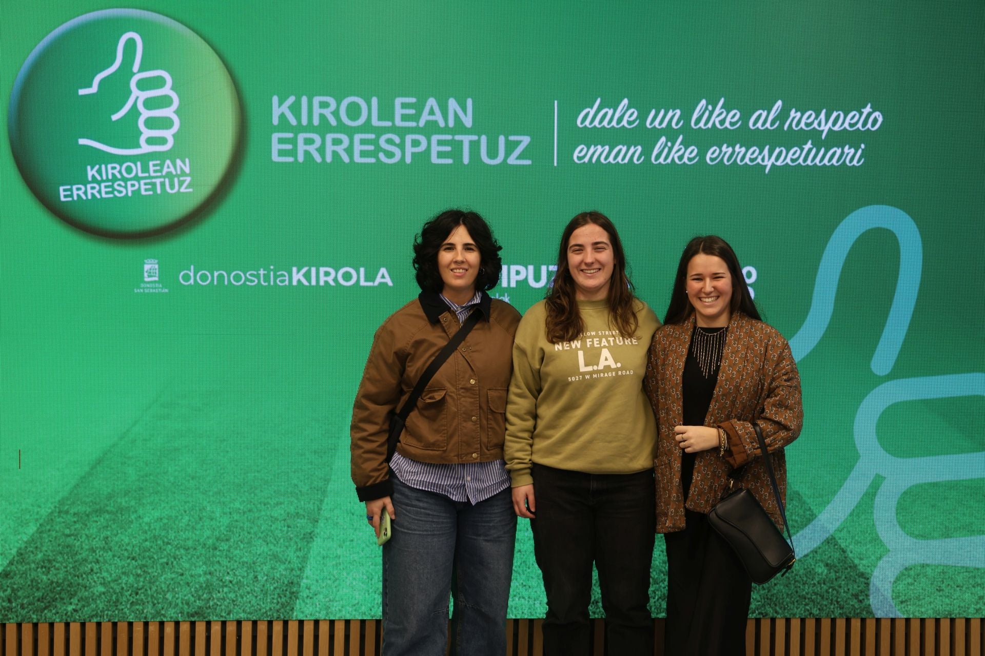 Irene Senac, Ainhoa Salillas y Sare Irizar, del Txuri Urdin