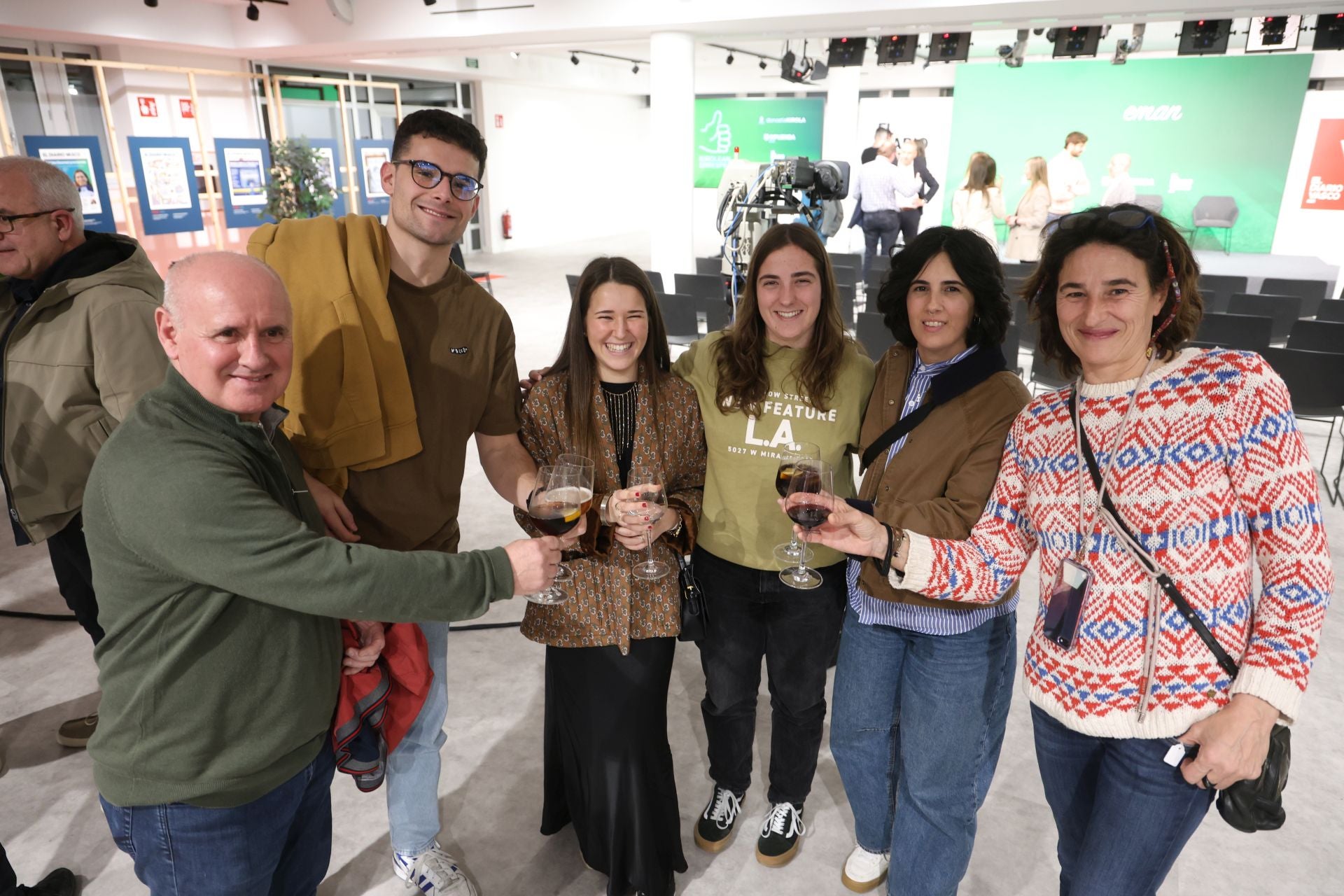 Tito Marcelino, Joseba Aizagirre, Irene Senac, Ainhoa Salillas, Sare Irizar y Judith Segurola, del Txuri Urdin