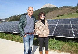 Iñaki Aranburu y Maite Iturbe, presidente y secretaria del Consejo Rector de Ekiola Leintz Bailara.