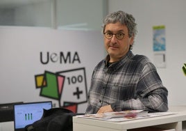 Iñaki Iurrebaso, UEMAk Azpeitian duen egoitza nagusian.
