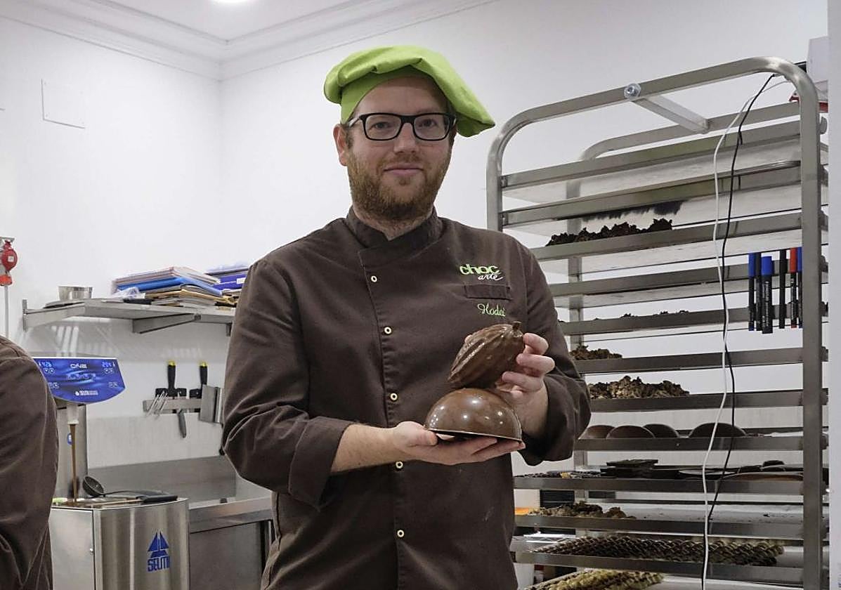 Hodei San Buenaventura, a la derecha de la fotografía, junto a su compañero de Choc Arte Eirik Navarro.