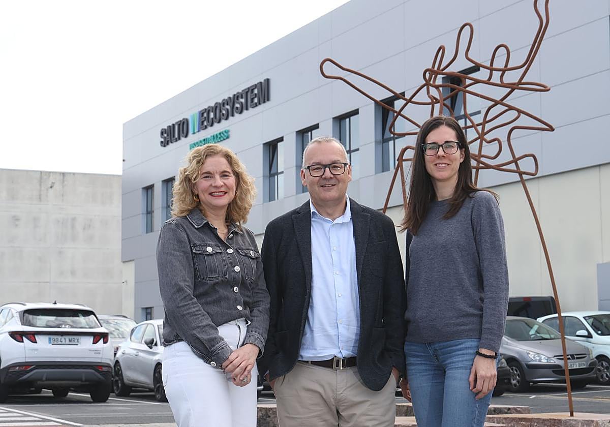 Juncal de Lucas, responsable de Personas y Cultura de Salto Systems, Marc Gomez, CEO, y Libe Olave,responsable de Gestión de Equipos.