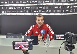 Carbó: «Toda la gente del club me ha transmitido la importancia del derbi contra el Sanse»