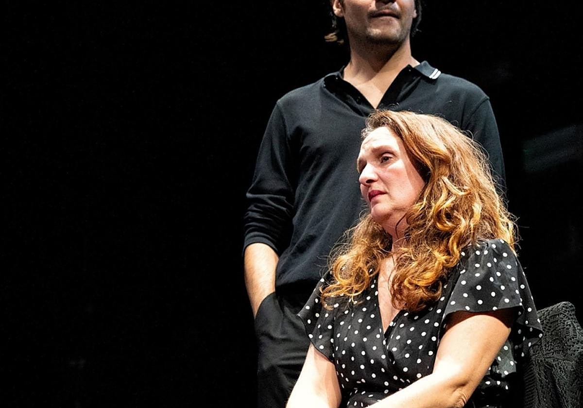 Eneko Sagardoi y Eva Trancón durante una representación.