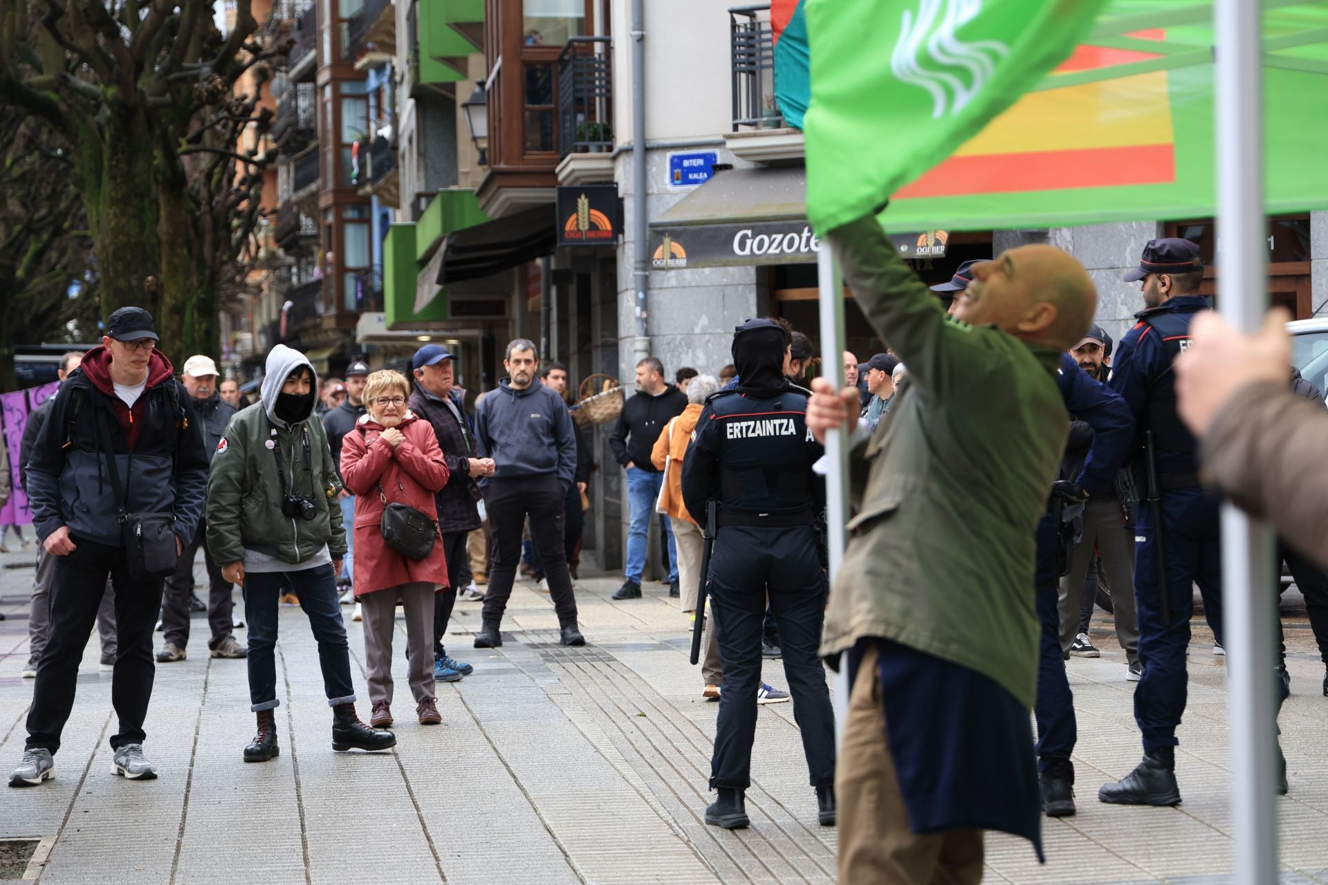 Vox instala una carpa «informativa» en el centro de Errenteria