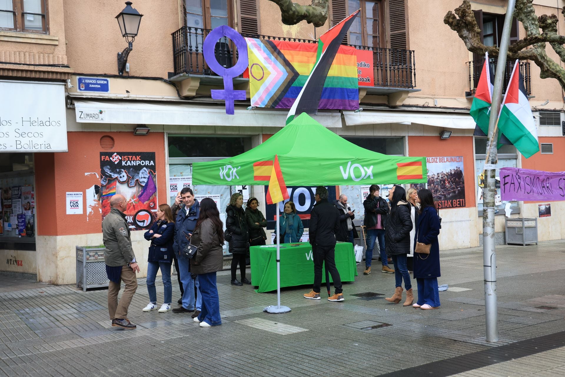 Vox instala una carpa «informativa» en el centro de Errenteria