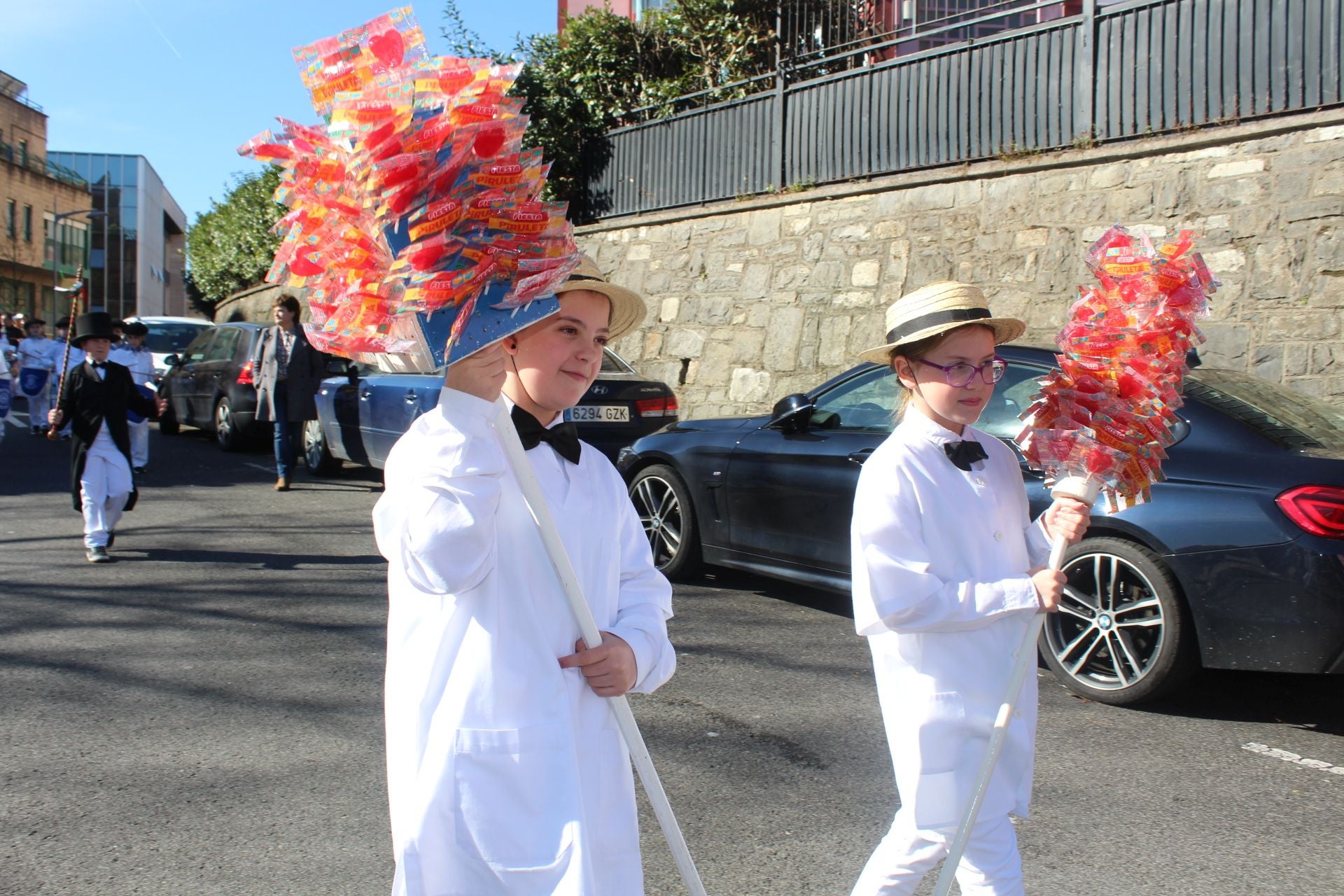 Colorida comparsa de Inude eta artzainak