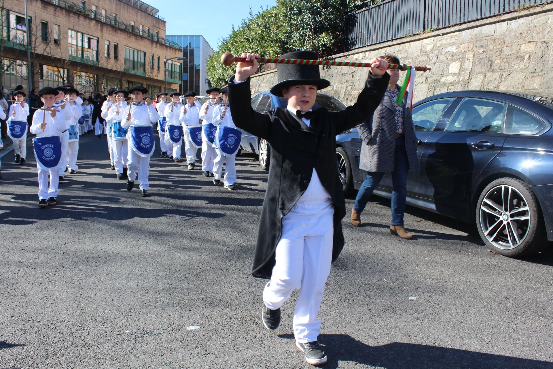 Colorida comparsa de Inude eta artzainak