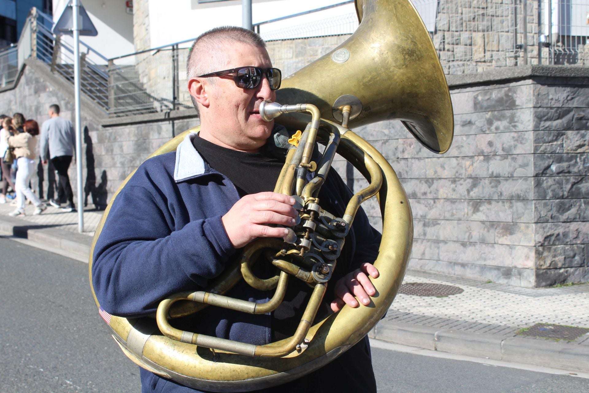 Colorida comparsa de Inude eta artzainak
