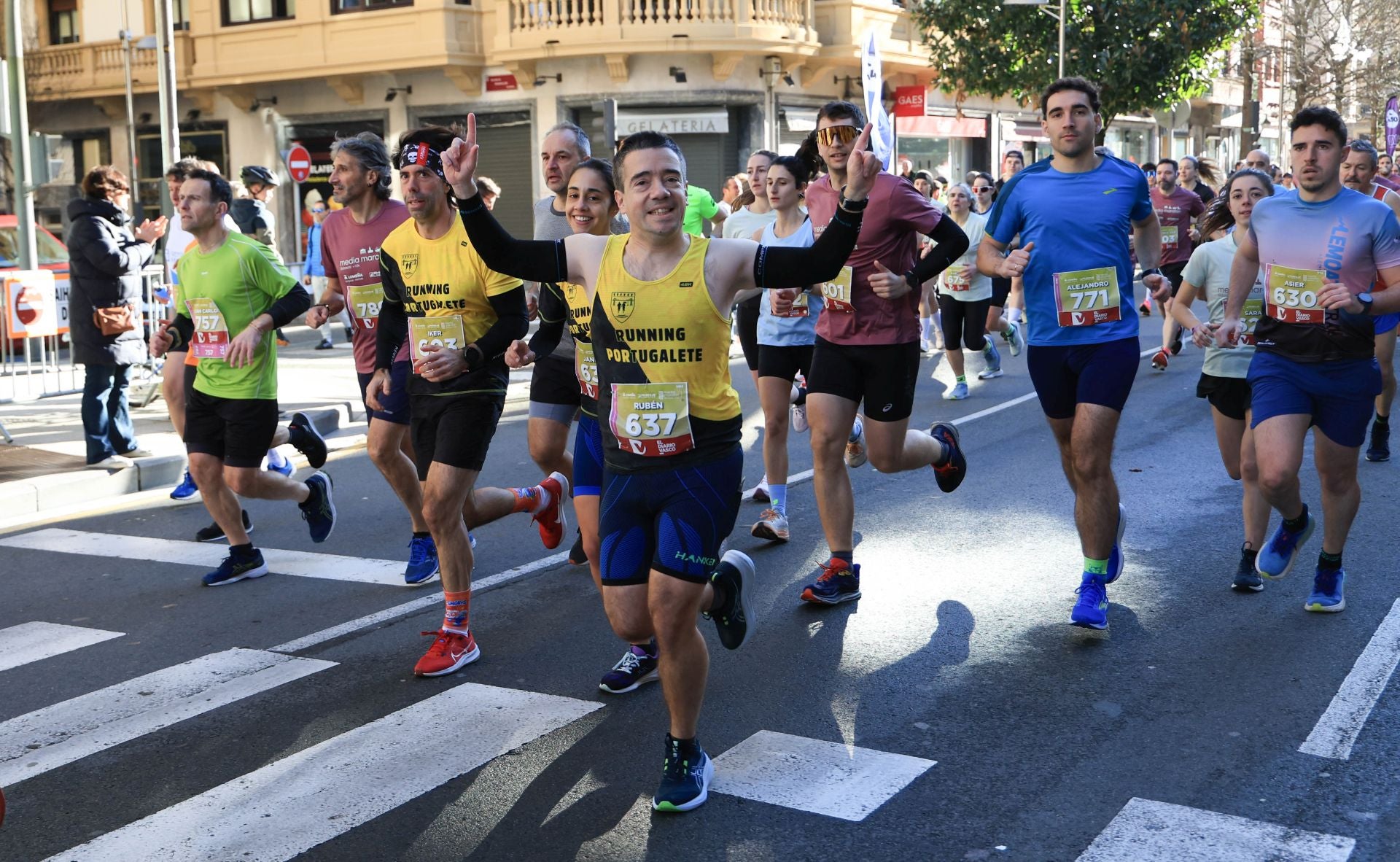 Cerca de 1.500 corredores han participado en la Media Maratón y 10K del Bidasoa