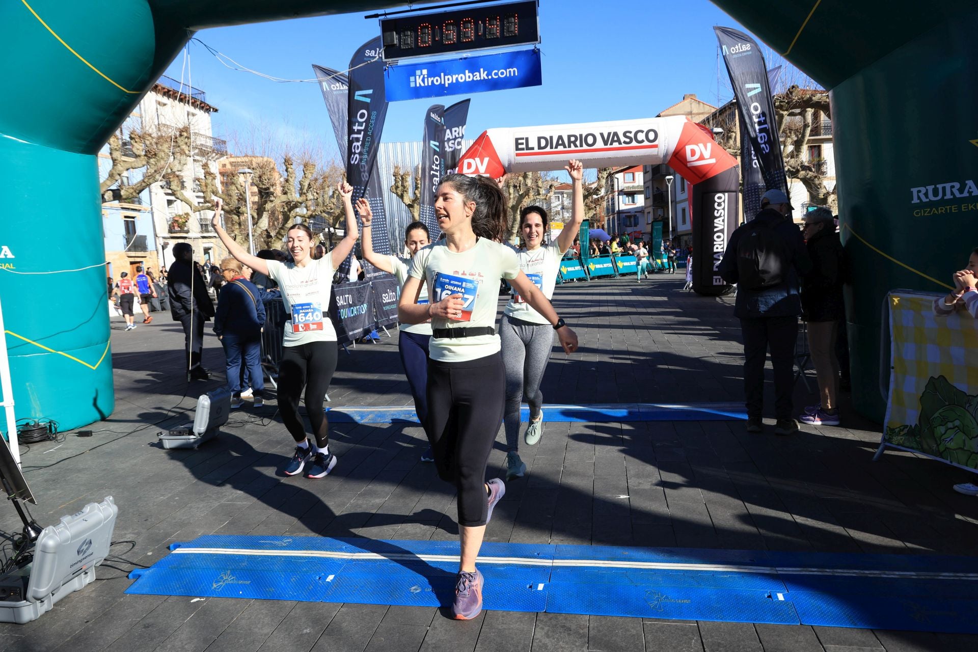 Cerca de 1.500 corredores han participado en la Media Maratón y 10K del Bidasoa