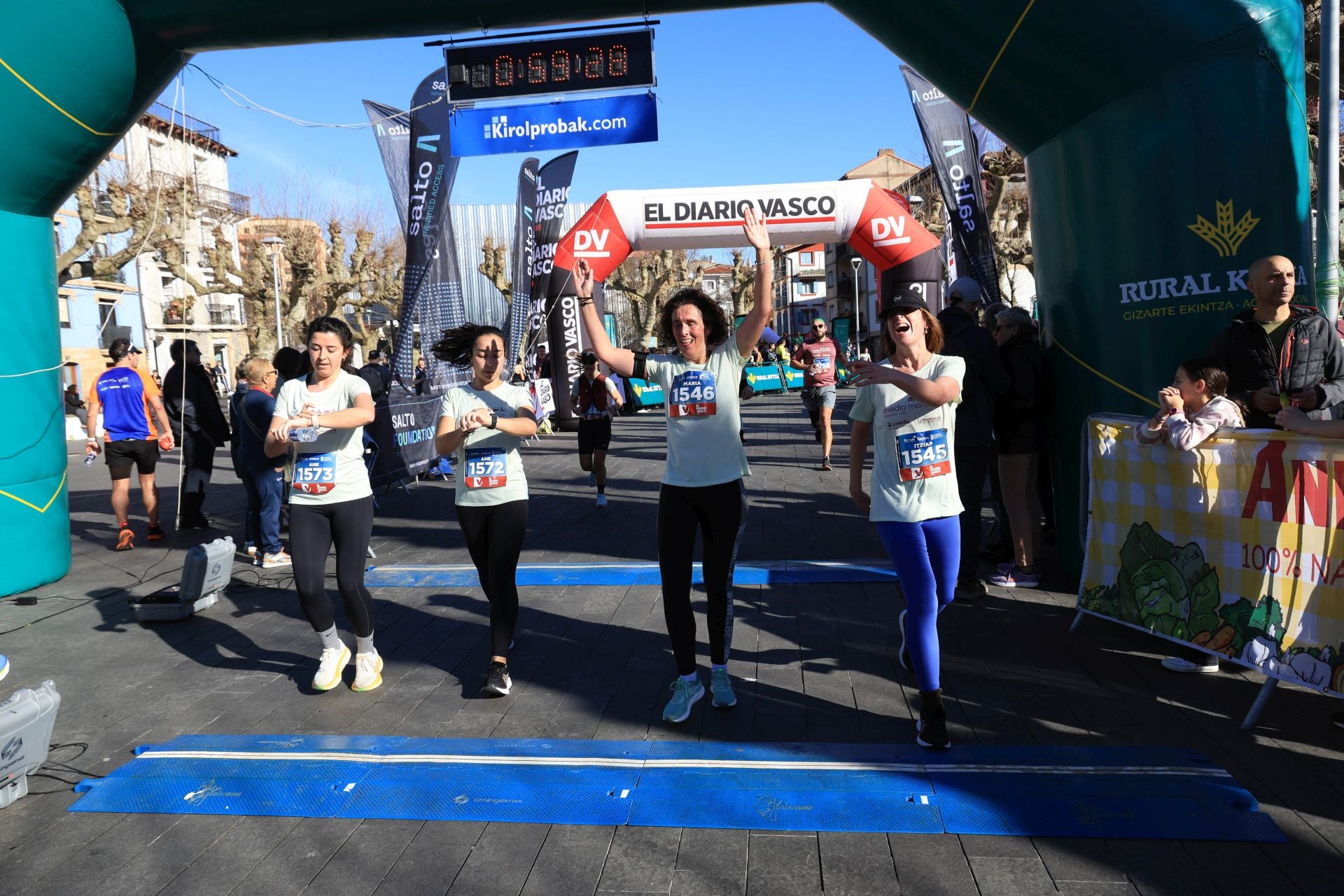 Cerca de 1.500 corredores han participado en la Media Maratón y 10K del Bidasoa