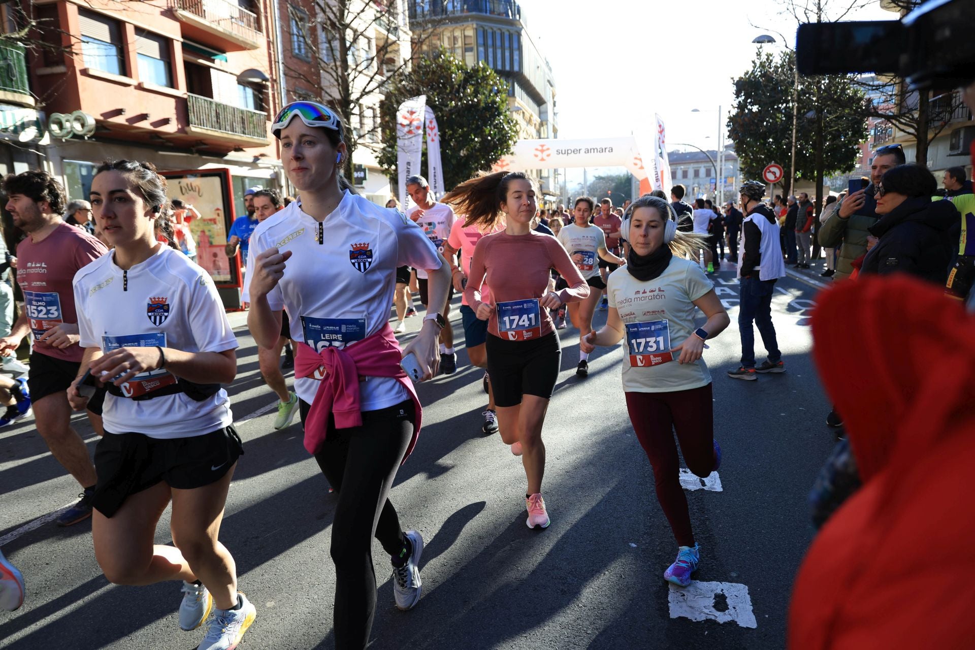 Cerca de 1.500 corredores han participado en la Media Maratón y 10K del Bidasoa