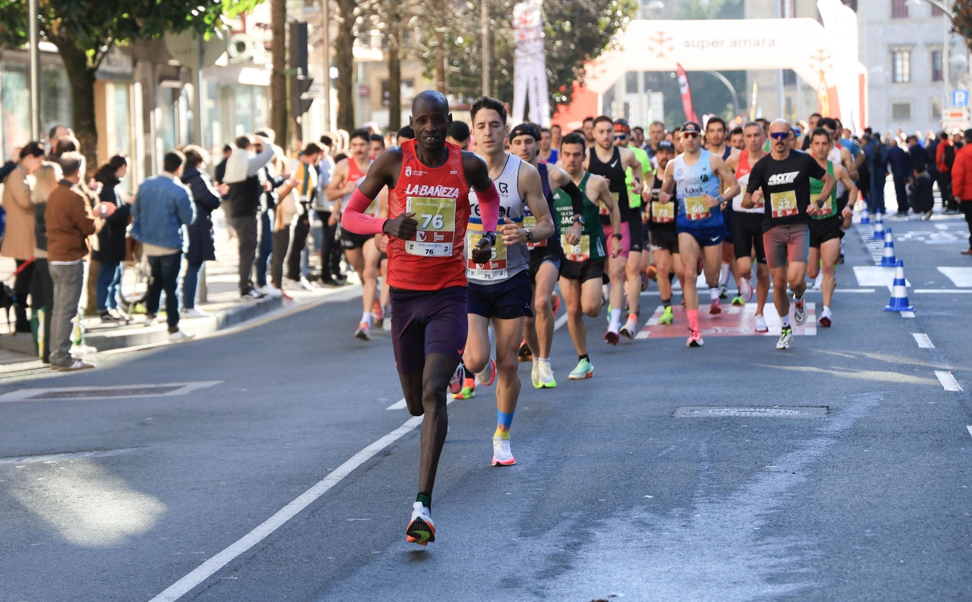 Cerca de 1.500 corredores han participado en la Media Maratón y 10K del Bidasoa
