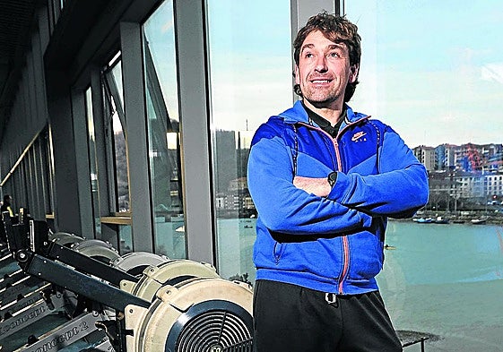 Jon Olasagasti posa en el Arraunetxe de Orio.