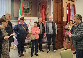 La alcaldesa Ana Azkoitia y el edil Juan Bautista Mendizabal hicieron de anfitriones.