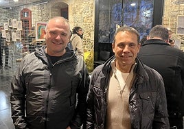 Jorge Andueza y Juan Carlos Lázaro en la inauguración de la exposición de Kultur Aterkia en el Portalón.