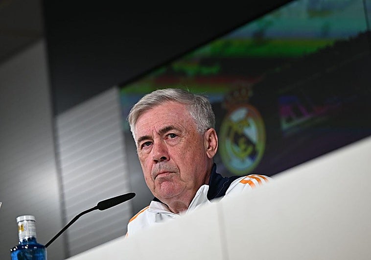 Carlo Ancelotti durante una rueda de prensa en Valdebebas