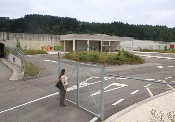 estación del TAV en Ezkio-Itsaso lleva diez años construida a la espera de saber si recibirá trenes.