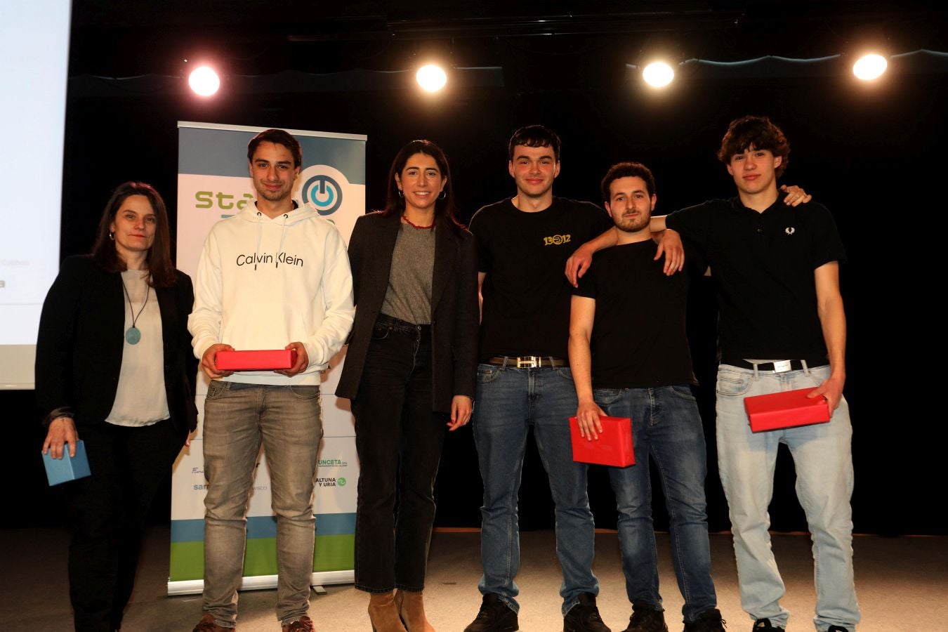 1º clasificado Categoría mayores 18 años: Grupo 2 de Irungo La Salle (Irun). Aitor Samora; Ekain Arranz; Joel Ruiz; Unai Muñoz; Idoya Gayarre (profesora) y Marta Viscasillas (Wisco).