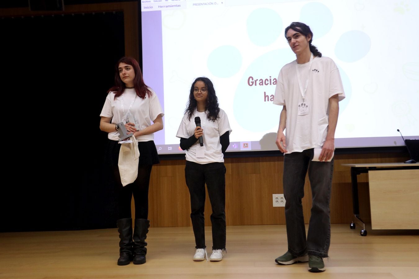 El grupo Equipo 1 de Ceinpro (Donostia) en un momento de la defensa de su proyecto 