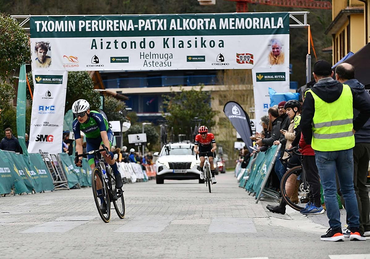 Preservar el recuerdo de Txomin Perurena y Patxi Alkorta siempre es un objetivo principal de Aiztondo Klasikoa.