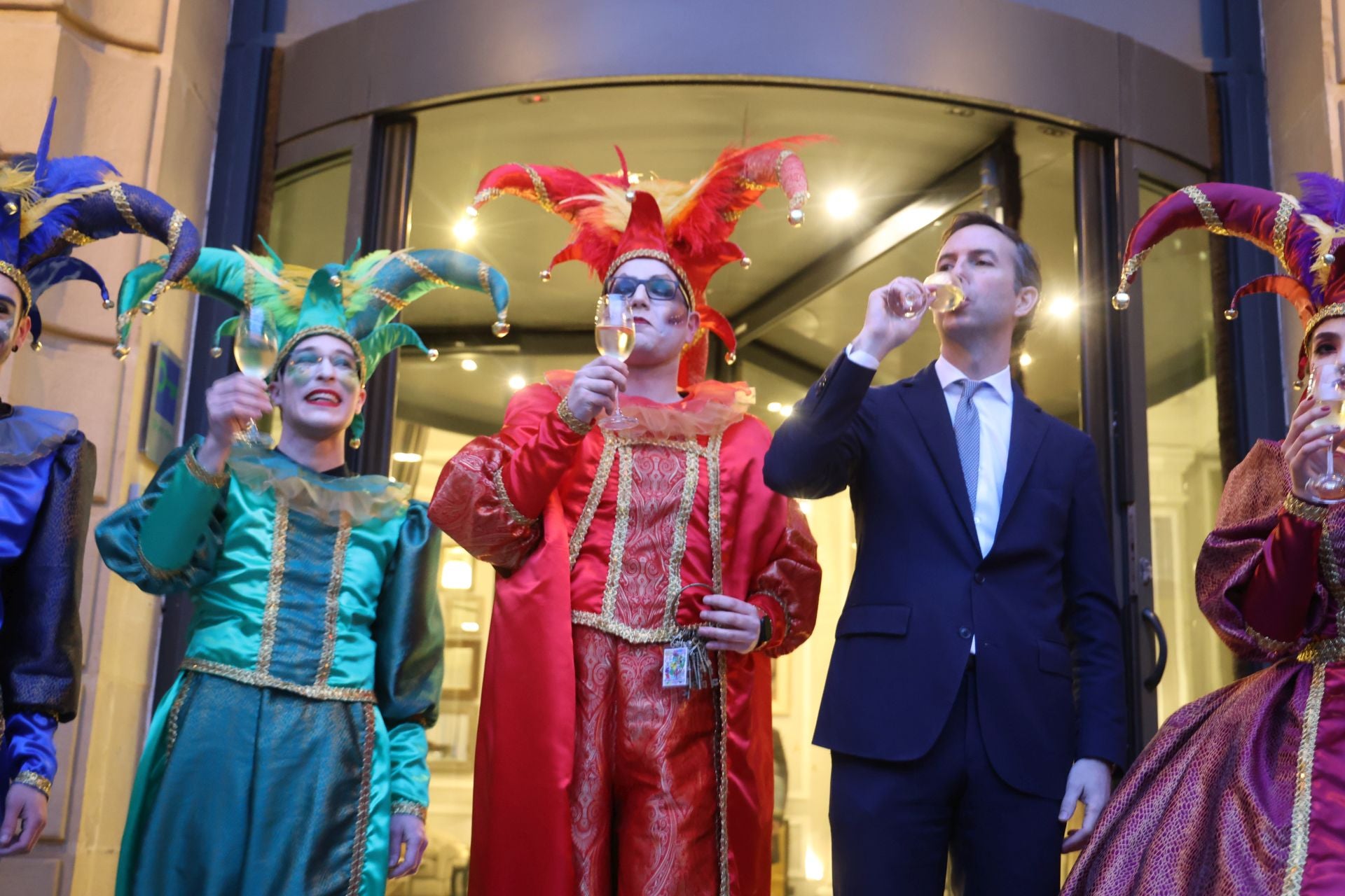 Ongi etorri, Dios Momo