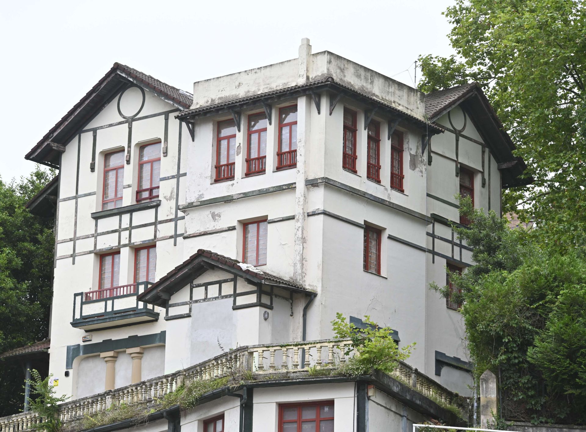 Imagen de archivo de Toki Eroso, una casa okupada en el Paseo de Heriz, en Donostia, durante el verano pasado.