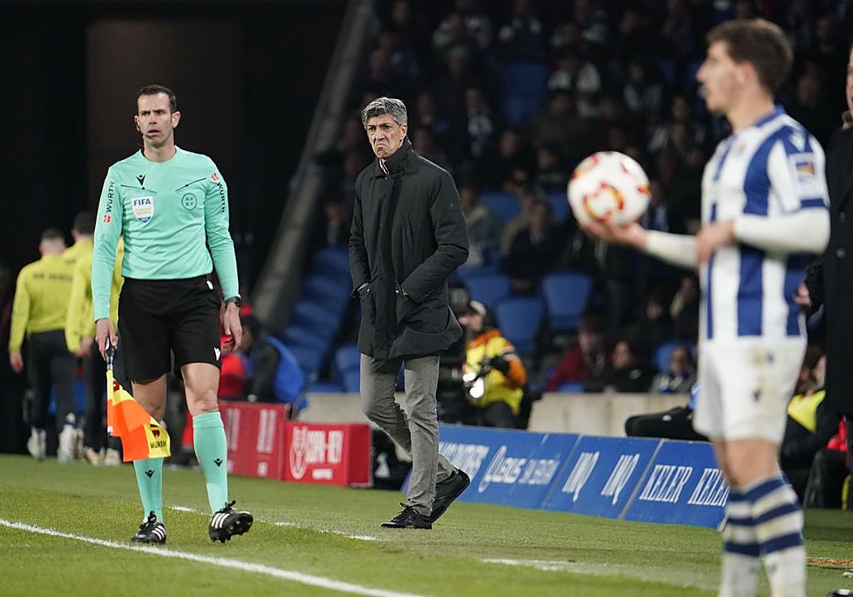 Imanol Alguacil, con gesto de desaprobación durante el partido.
