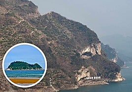 'El ratón de Getaria' junto a la imagen viral de la montaña con forma de perro.