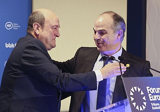 Andoni Ortuzar y Jordi Turull, este jueves en el Fórum Europa.
