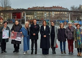El asociacionismo de mujeres y feminista presentó el programa del 8M con la alcaldesa Cristina Laborda y la delegada de Igualdad, Maite Cortina.